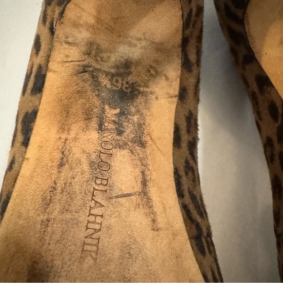 Manolo Blahnik Leopard print suede Bow heels - Picture 10 of 11